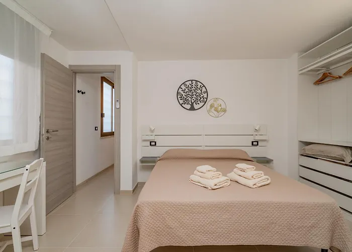 Domo Le Mura Puniche, Centro Di 3*