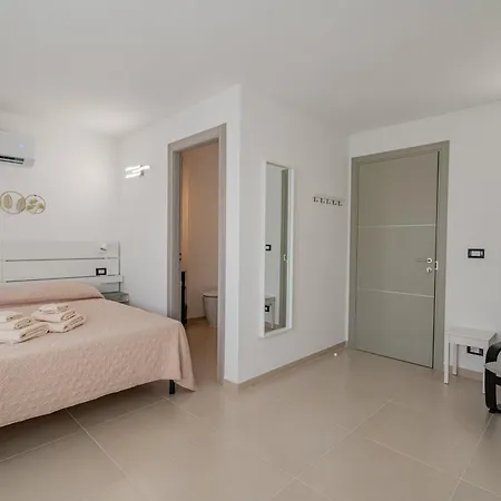 Pensionat Domo Le Mura Puniche, Nel Cuore Di Olbia