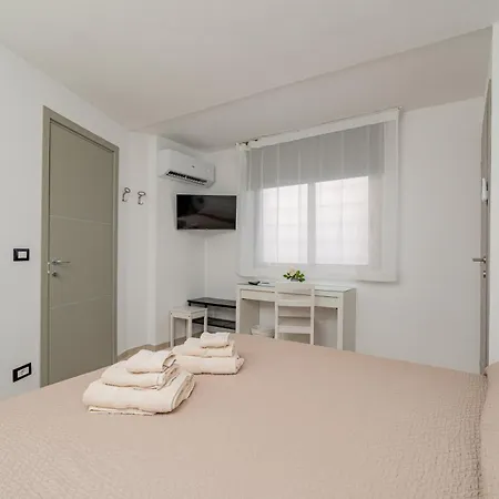 Pensionat Domo Le Mura Puniche, Nel Cuore Di 3*