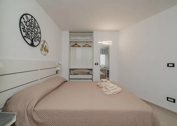 Domo Le Mura Puniche, Nel Cuore Di Olbia Maison d'hôtes