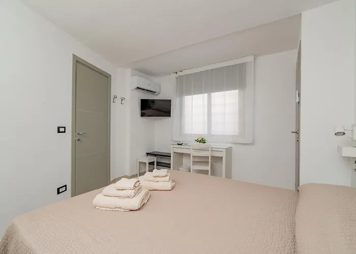 Maison d'hôtes Domo Le Mura Puniche, Nel Cuore Di Olbia 3*