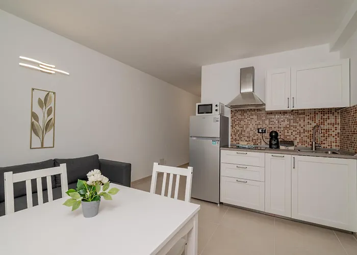 Domo Le Mura Puniche, Nel Cuore Di Olbia Maison d'hôtes